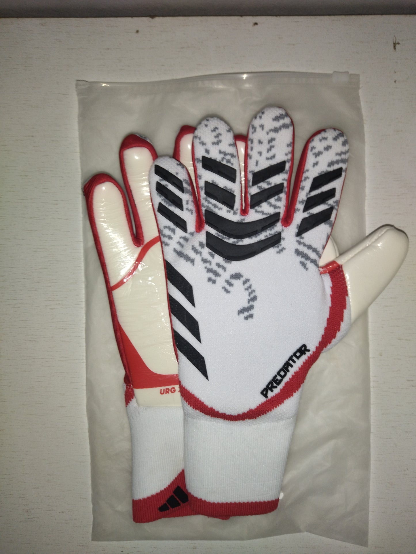 PREDATOR ROUGE ET BLANC